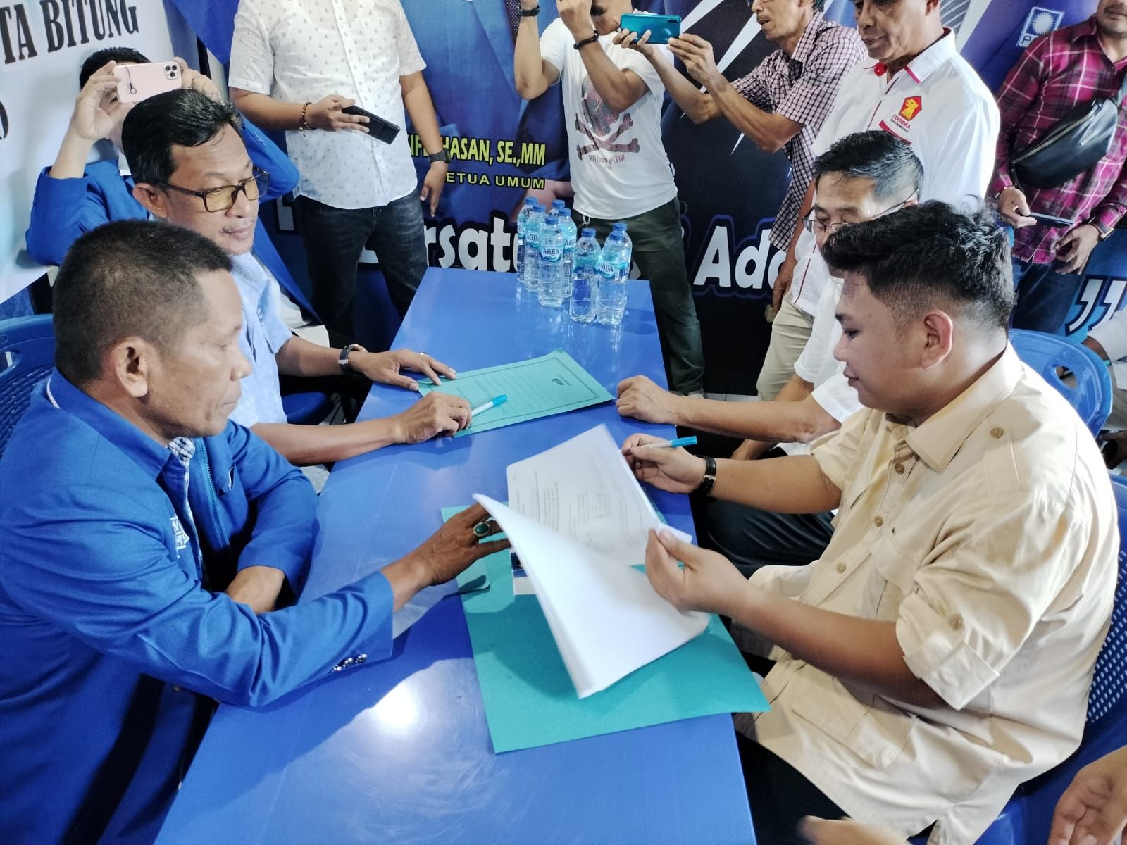 Duet bakal calon walikota dan wakil walikota Bitung  Hengky Honandar dan Randito Maringka daftar di PAN Kota Bitung