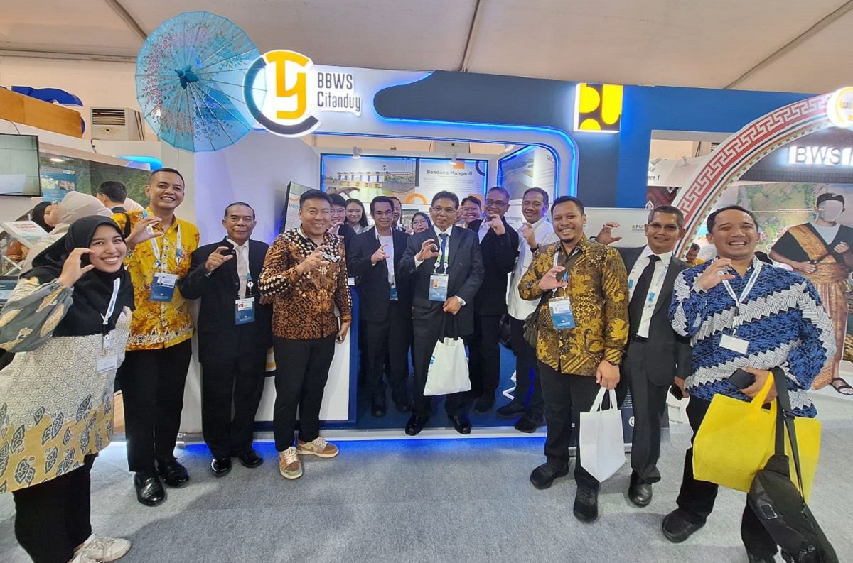 Ketua KPS Pedalgas Ciamis, Noer JM, bersama sejumlah peserta dari Indonesia dalam ajang World Water Forum (WWF) ke-10 2024 di Nusa Dua, Bali.*/kabar-priangan.com/Dok. Noer JM