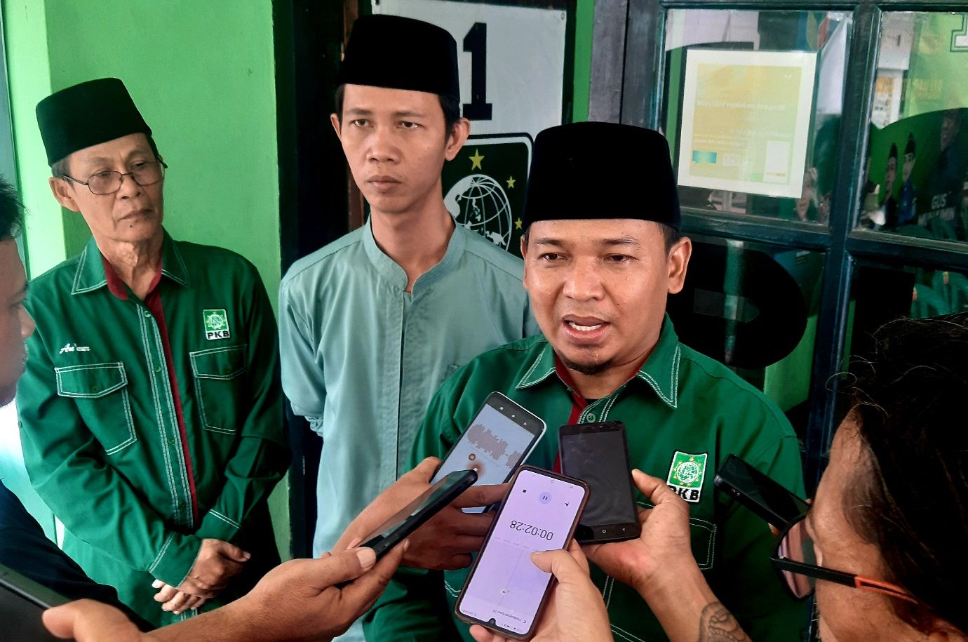 Bacalon Wakil Wali Kota PKB, Gun Gun Gunawan, akrab dipanggil Gus Jawwad, saat ini menjabat Ketua DPC PKB Kota Banjar merangkap anggota DPRD Kota Banjar.