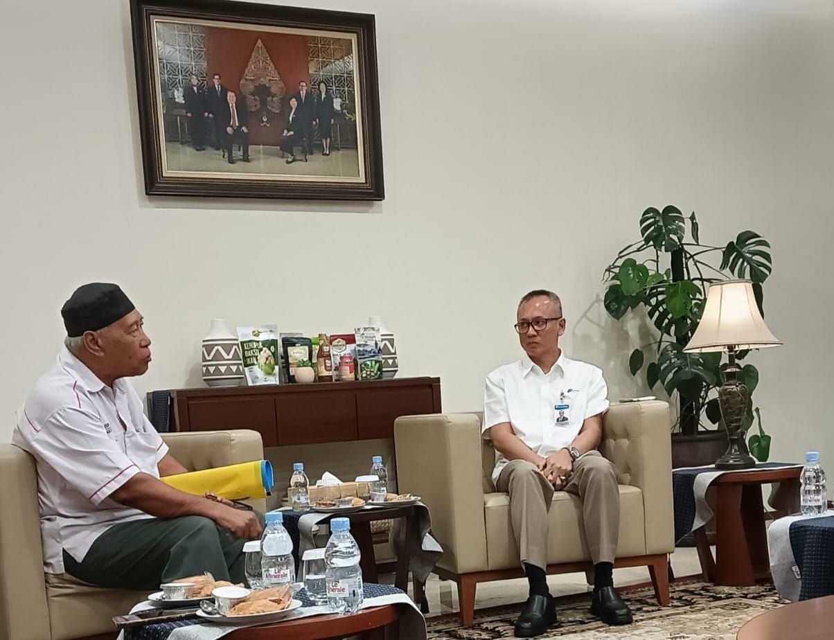 Kepala Perwakilan BI Banten Ameriza A Moesa dan Ketua APKLI Kota Serang Ayip Fauzi