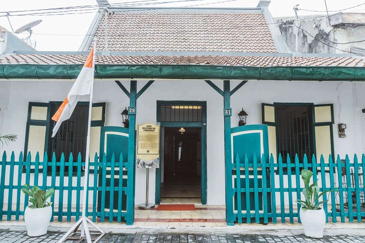 Rumah HOS Tjokroaminoto di Jl. Peneleh VII Surabaya, no. 29-31, saat ini dijadikan museum dan cagar budaya oleh Pemkot Surabaya