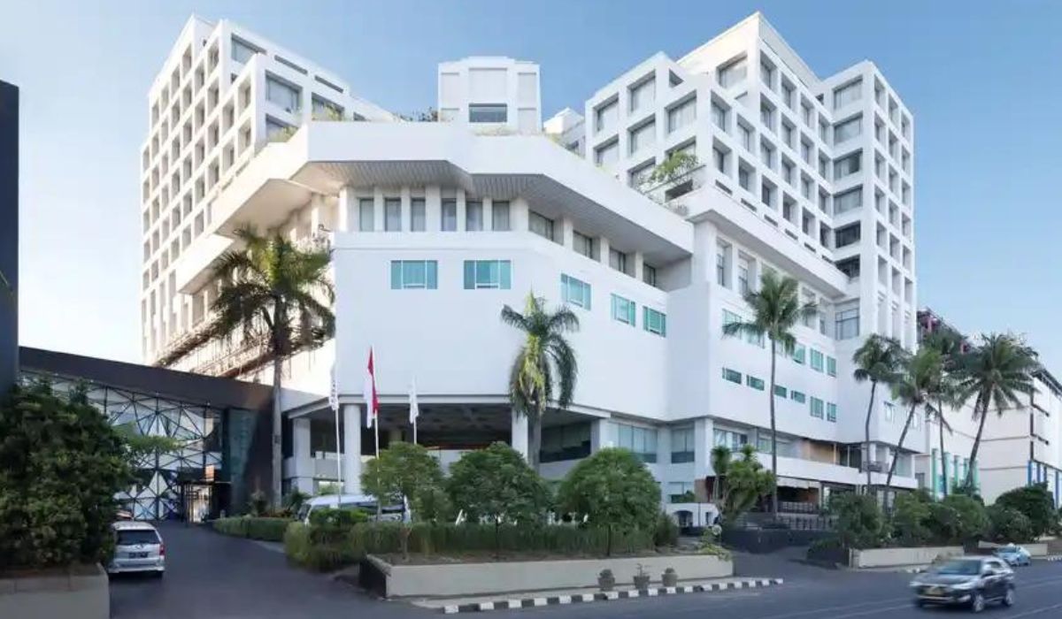 Tampilan gedung Hotel Aryaduta Manado.