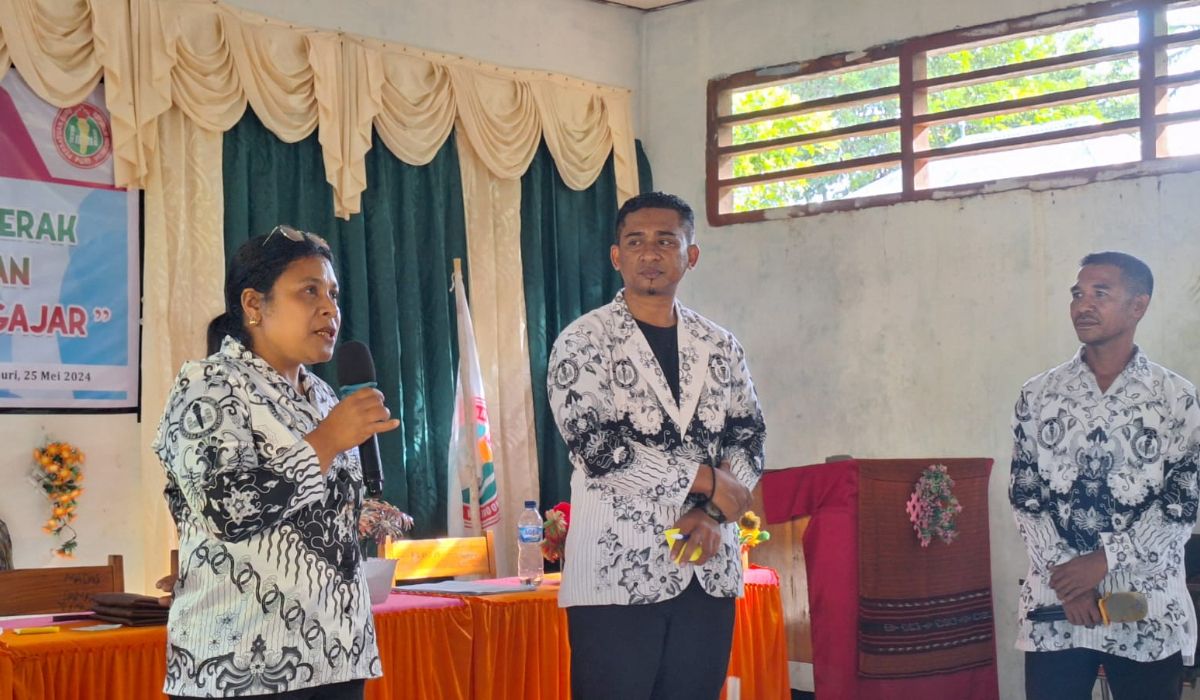 Ketua dan Anggota PGRI Flores Timur saat seminar nasional di Lembah Seburi, Pulau Adonara.//