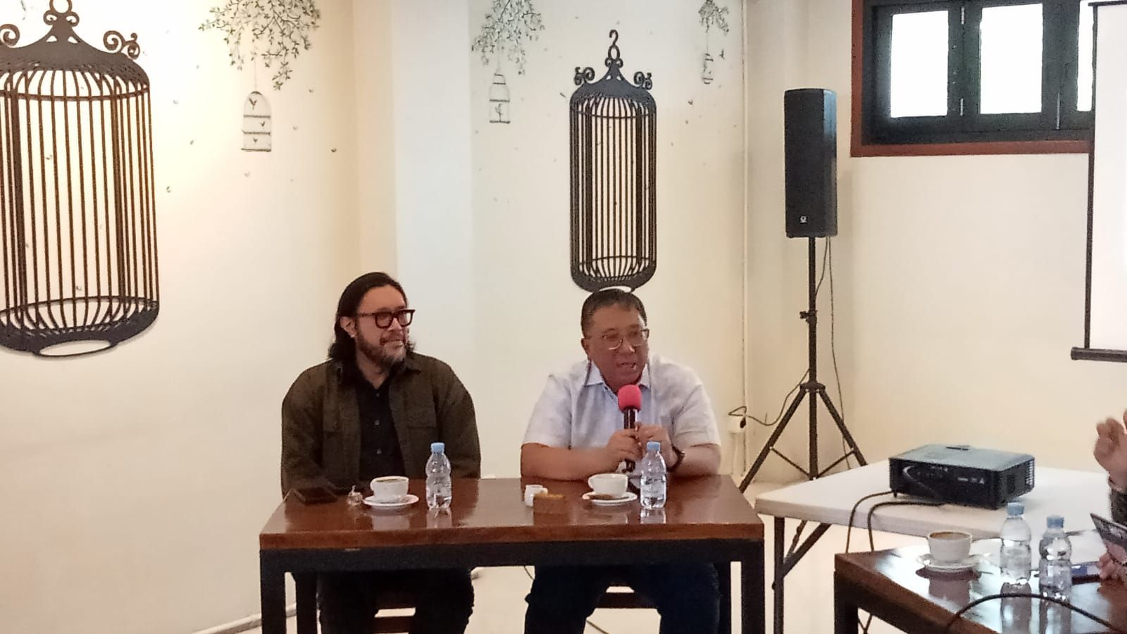 Ketua PDIP Jabar Ono Surono dan Ketua PKS Jabar Haru Suandharu
