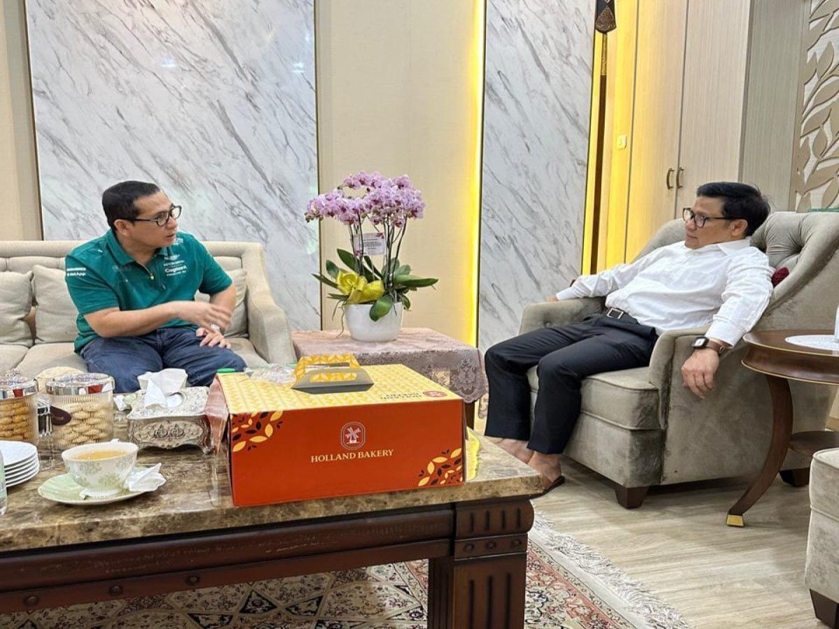 Walikota Lubuklinggau periode 2013-2018 dan 2018-2023, H SN Prana Putra Sohe, ketika bertemu dengan Ketum PKB Muhaimin Iskandar.