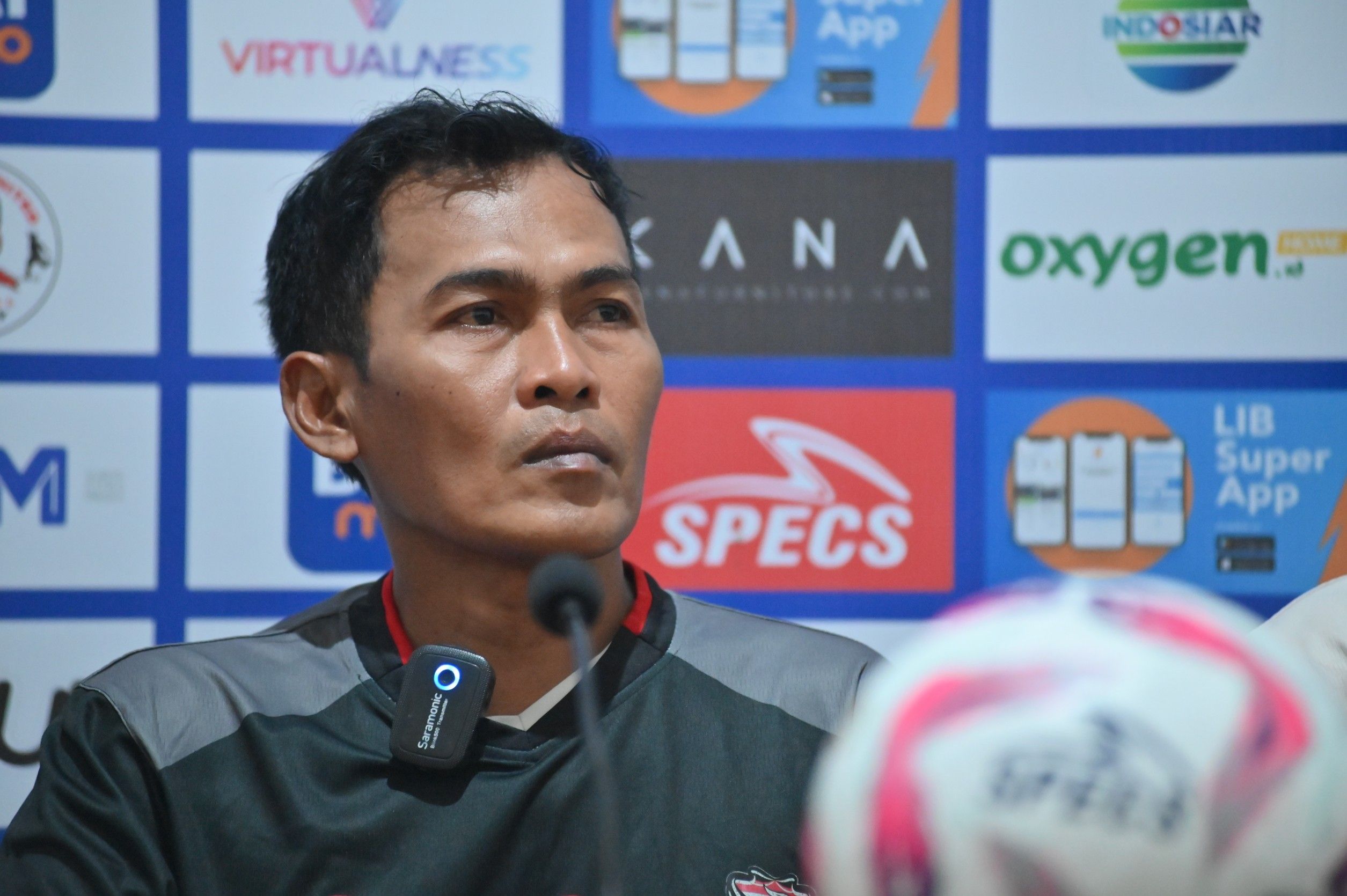 Pelatih caretaker Madura United Rakhmad Basuki saat mengisi konferensi pers sebelum pertandingan leg 2 final Liga 1.