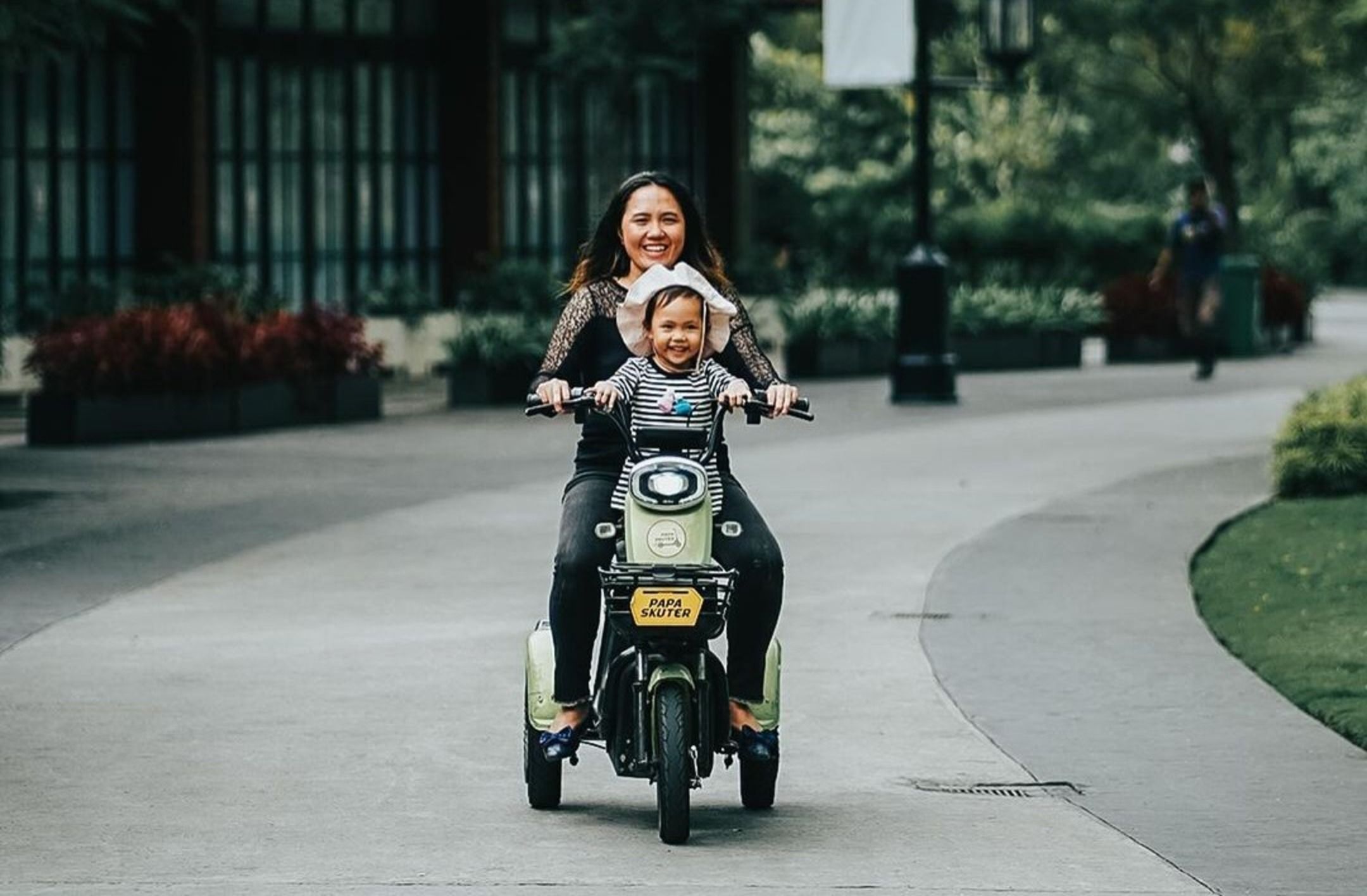 Menikmati keseruan bersama anak dengan berkunjung ke wisata Kiara Artha Park Bandung/ Instagram/ @jeanettegy