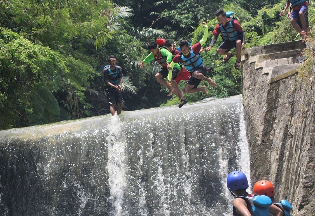 7 Wisata Air River Tubing Paling Heboh Seru Di Karanganyar Harga Tiket Murah Pikniknya Puas 