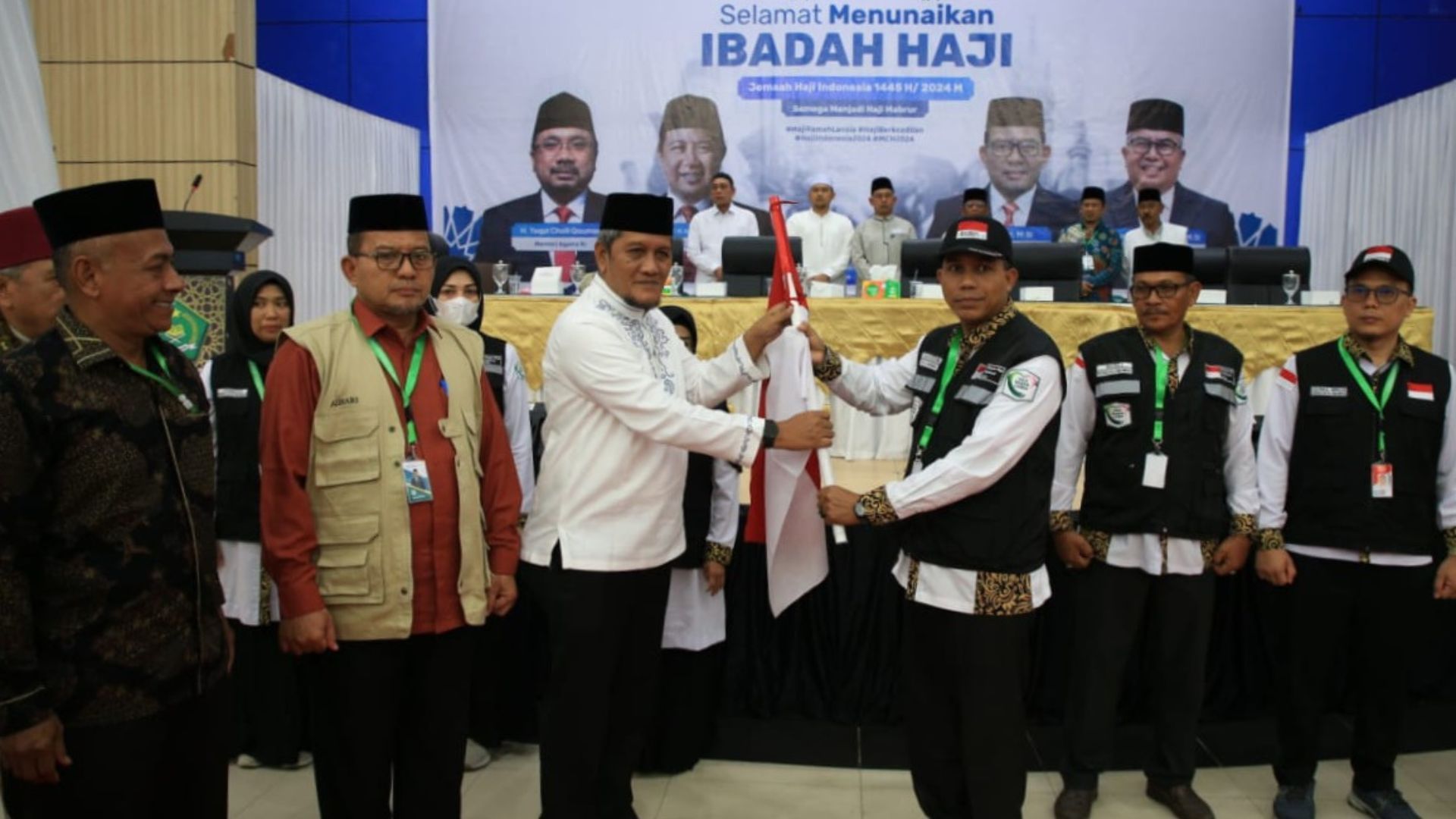 Pj Sekda Aceh Utara Dayan Albar melepas 337 jamaah calon haji yang akan berangkat ke Tanah Suci