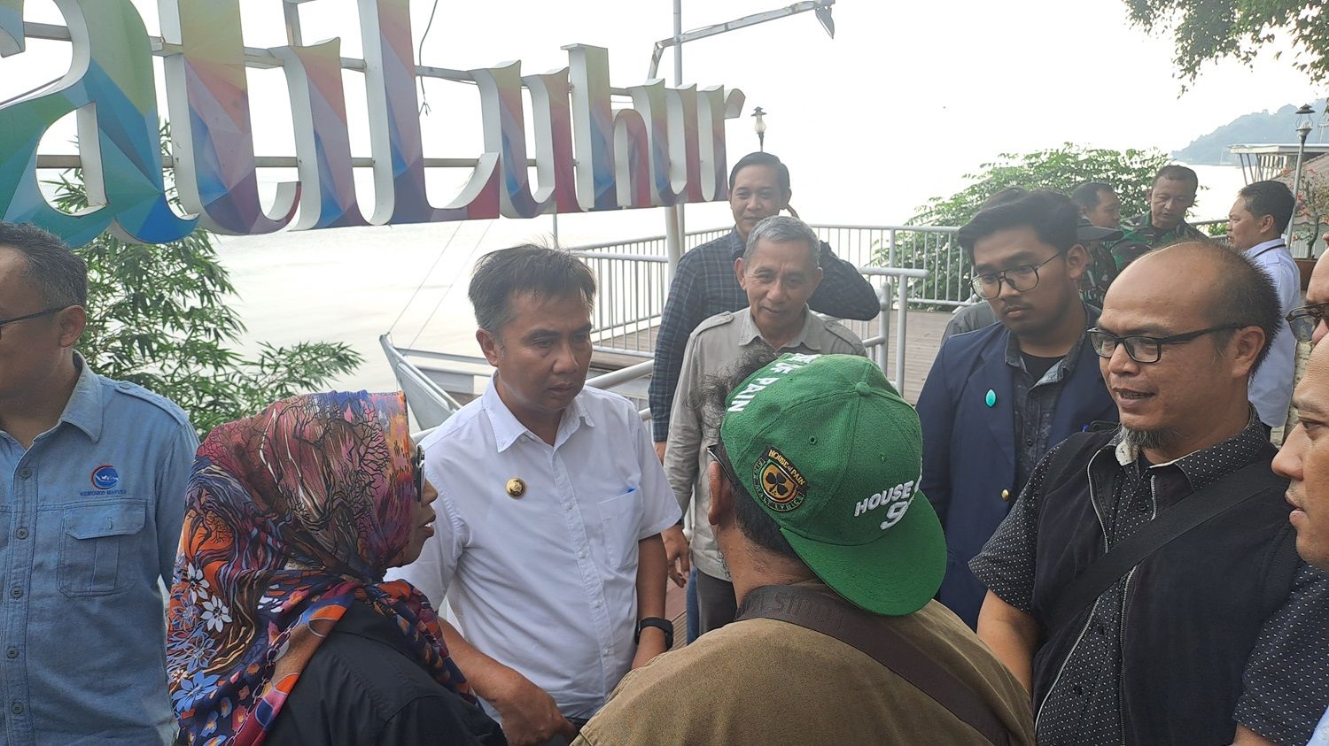 Pj Gubernur Jawa Barat Bey Machmudin saat melakukan evaluasi terkait program Citarum Harum di Waduk Jatiluhur Purwakarta pada Selasa 28 Mei 2024.