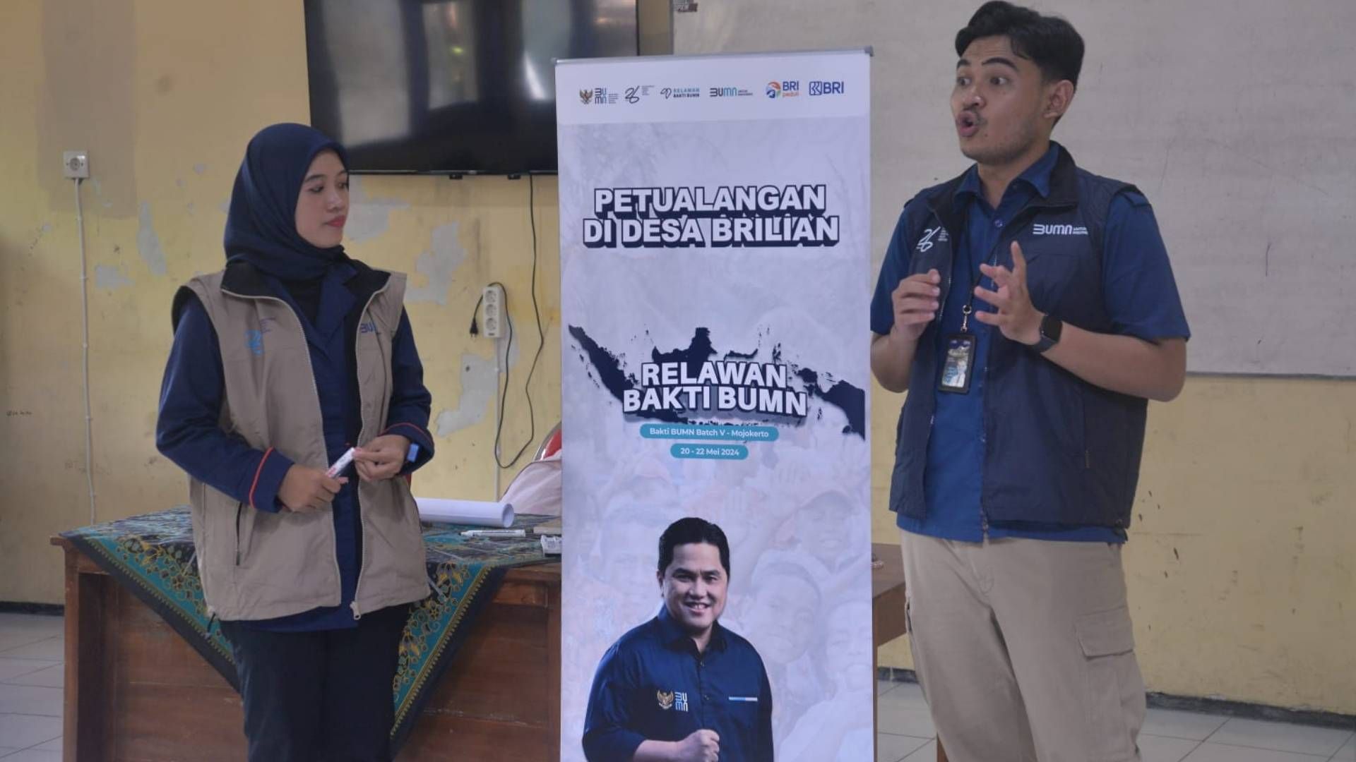 Relawan Bakti BUMN 2024 saat melakukan sosialisasi di wilayah Kecamatan Trawas, Kabupaten Mojokerto, Provinsi Jawa Timur.