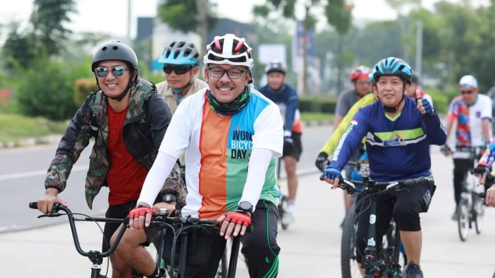 Sekda Batam Lepas Parade Bersepeda dalam Rangka Peringatan World Bicycle Day 2024