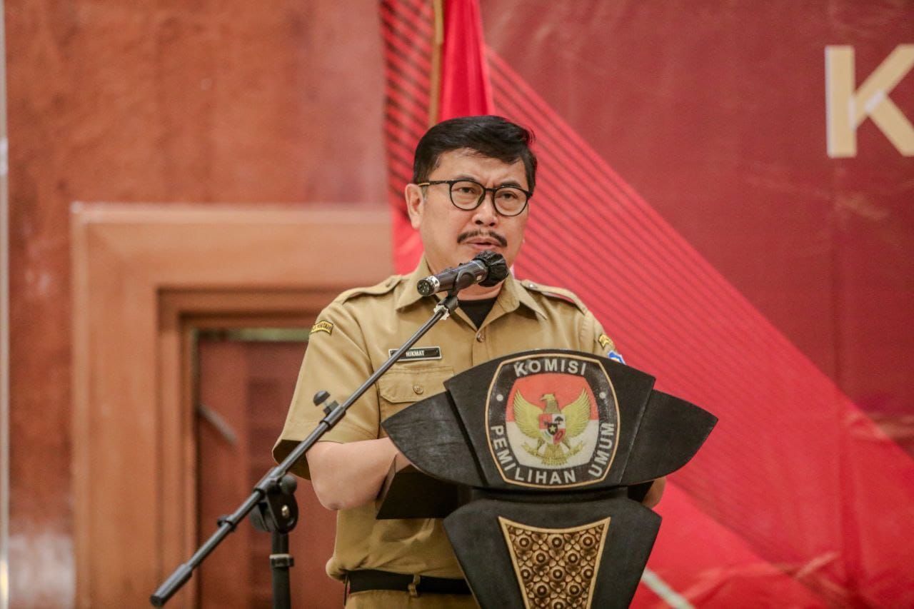 Plh Sekda Kota Bandung Hikmat Ginanjar saat rapat kordinasi kesiapan Pilkada