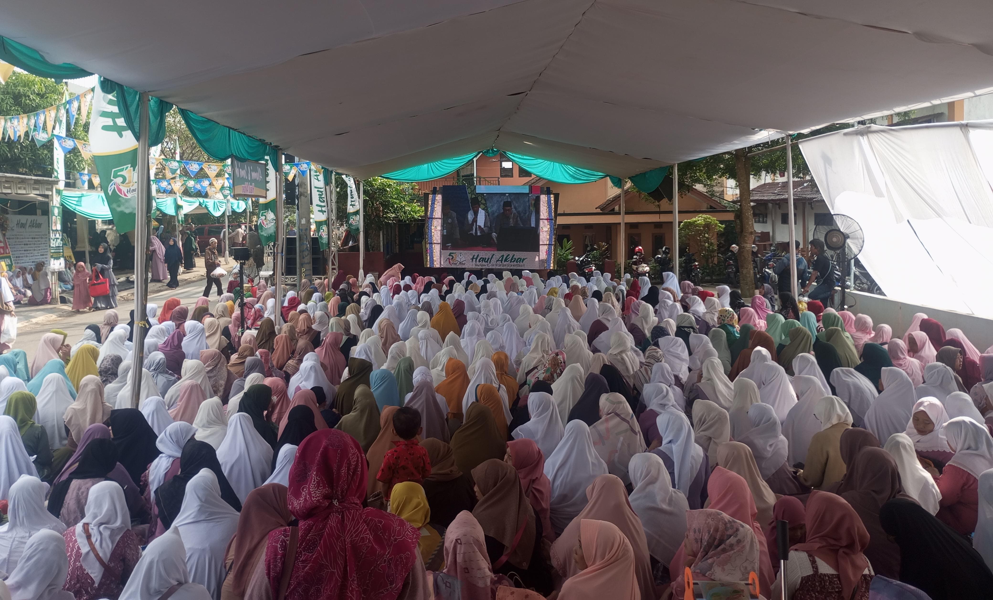 Pondok Pesantren Pagelaran III, Gardusayang, Kecamatan Cisalak, Kabupaten Subang, Jawa Barat, menggelar Haul Akbar ke-51 K.H. Muhyiddin bin Arif atau Mama Pagelaran, Haul ke-19 K.H. Oom Abdul Qayyum Muhyiddin, dan Harlah Ponpes Pagelaran III ke-62, Ahad, 2 Juni 2024.