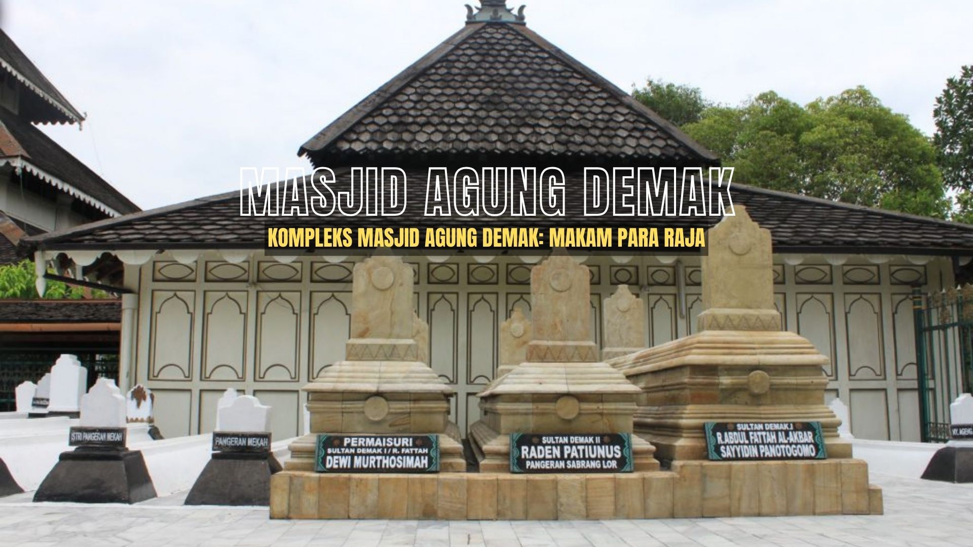 Kompleks Masjid Agung Demak: Makam Para Raja dan Museum Penuh Cerita