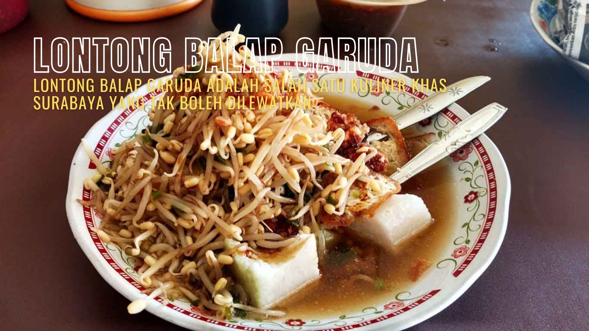 Lontong Balap Garuda adalah salah satu kuliner khas Surabaya yang tak boleh dilewatkan