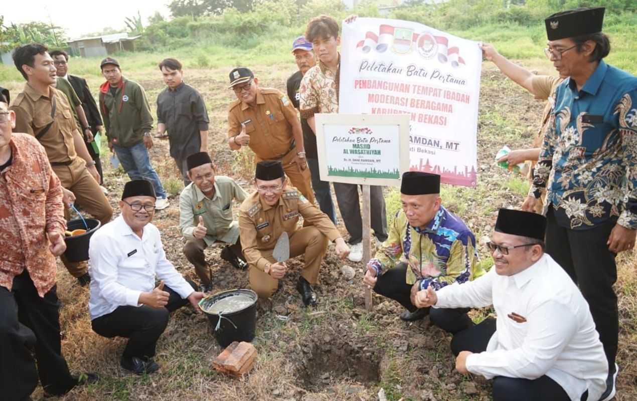 Peletakan batu pertama pembangunan rumah ibadah di kawasan Jababeka, Cikarang Kabupaten Bekasi