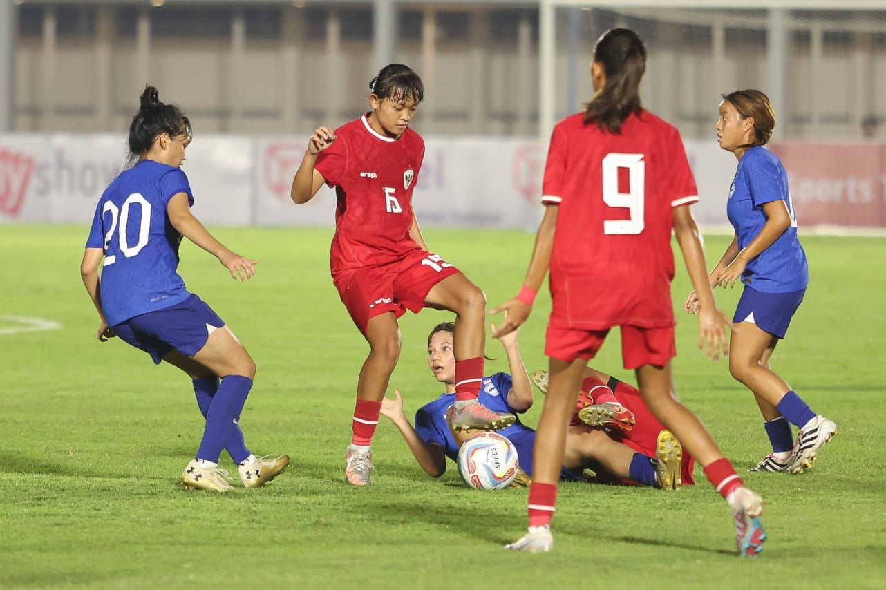 Timnas Wanita Indonesia menang dengan skor telak 5-1 atas Singapura dalam laga uji coba internasional di Stadion Madya, Jakarta, Selasa, 28 Mei 2024.