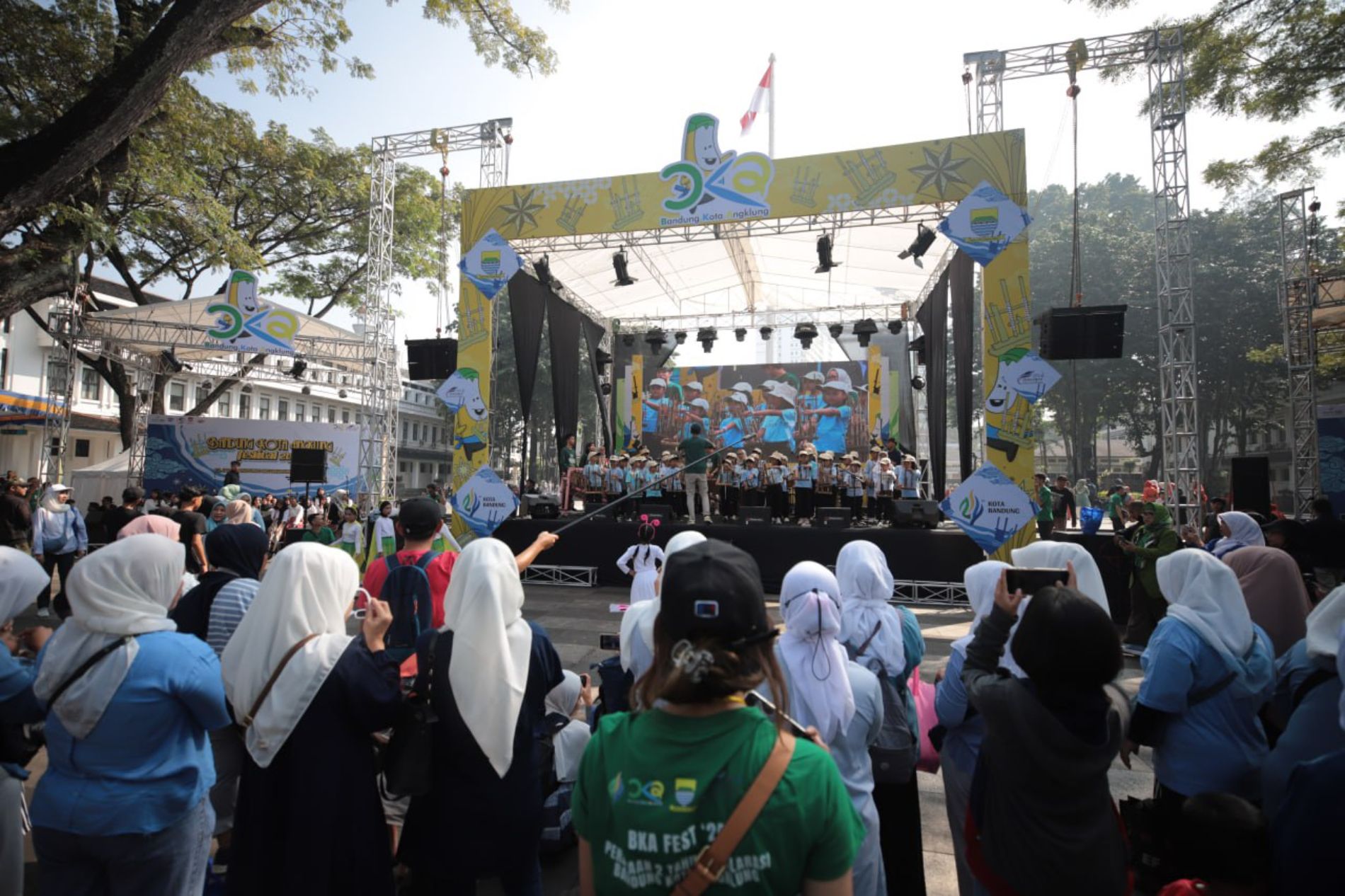 Antusias warga Bandung Raya sangat besar saat hadir di acara 12 Jam  Bandung Ngarulung Angklung