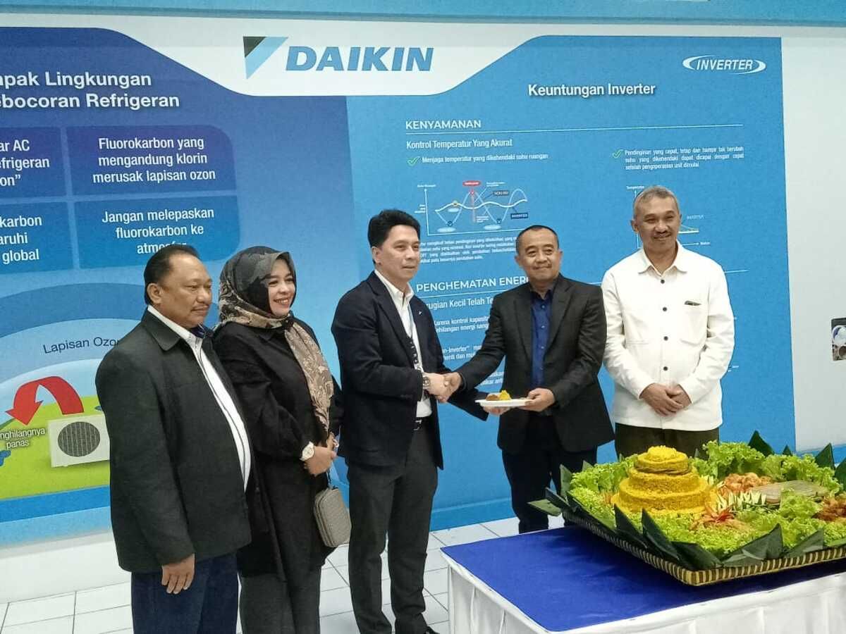 SMKN 1 Cimahi Dan Daikin Air Conditioning Indonesia