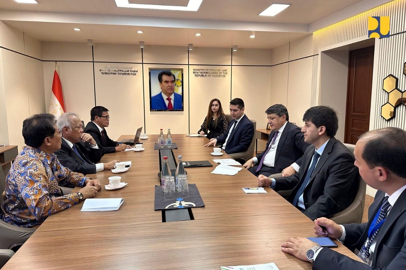 Pemerintah Indonesia yang diwakili Menteri Pekerjaan Umum dan Perumahan Rakyat (PUPR) Basuki Hadimuljono melakukan kunjungan ke Tajikistan.