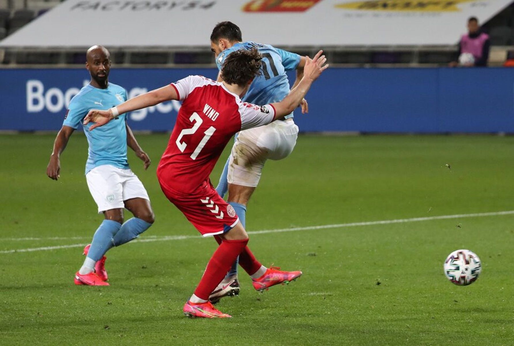 Jonas Wind dari Denmark mencetak gol keduanya di Stadion Bloomfield, Tel Aviv, Israel, 25 Maret 2021.