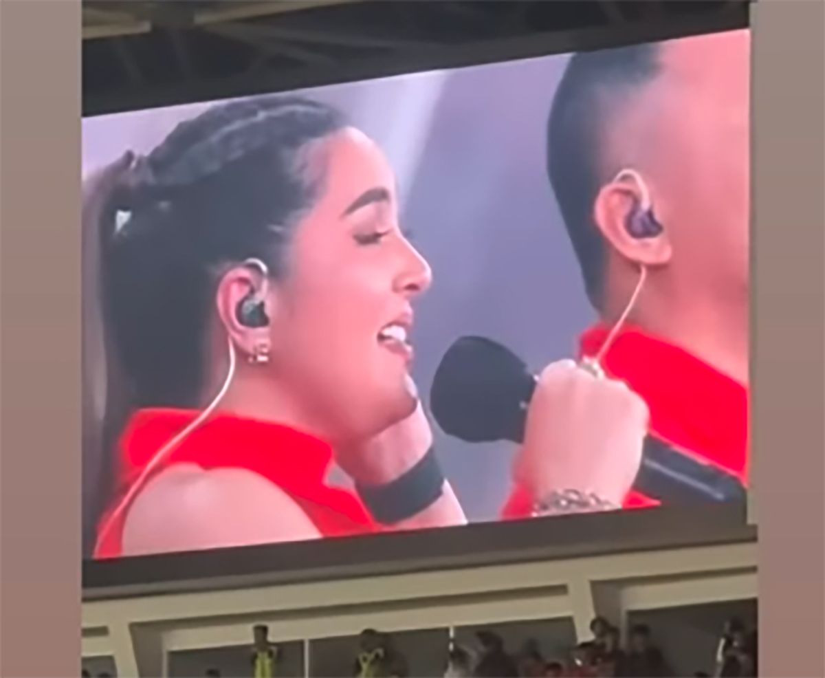 Ashanty saat tampil bernyanyi menghibur penonton GBK saat Timnas Indonesia lawan Filipina, Selasa 11 Juni 2024