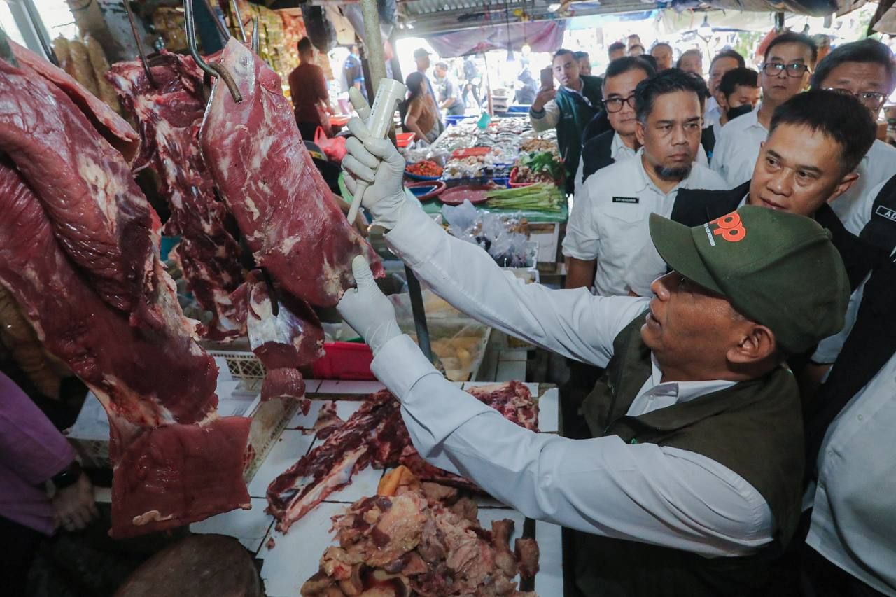 pemantauan harga harga di pasar tradisional Kota Bandung jelang Idul ADha 2024