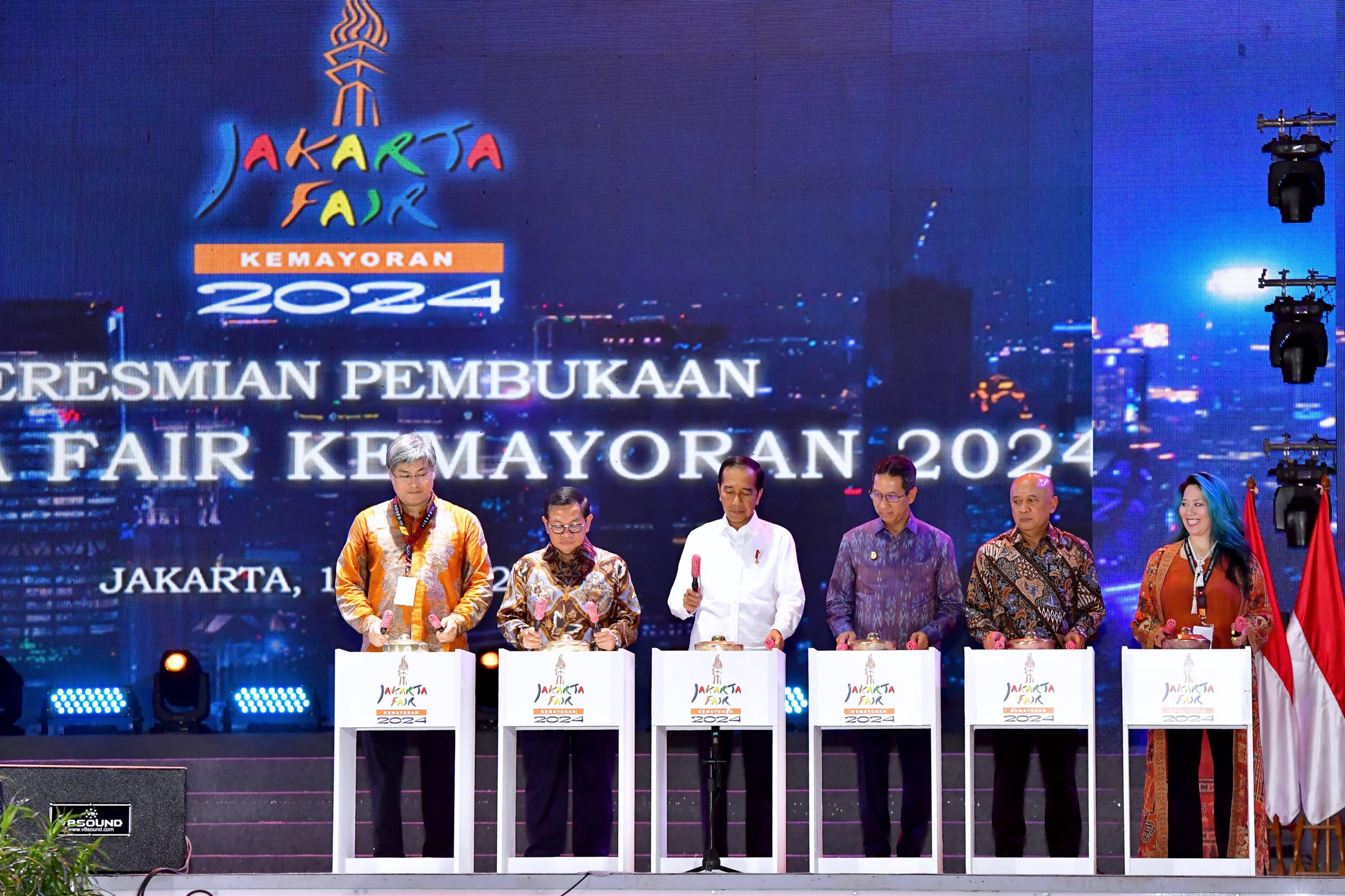 Presiden Joko Widodo secara resmi membuka Jakarta Fair 2024 di Pekan Raya Jakarta, Kemayoran, Jakarta, pada Rabu malam, 12 Juni 2024. Foto: BPMI Setpres/Rusman