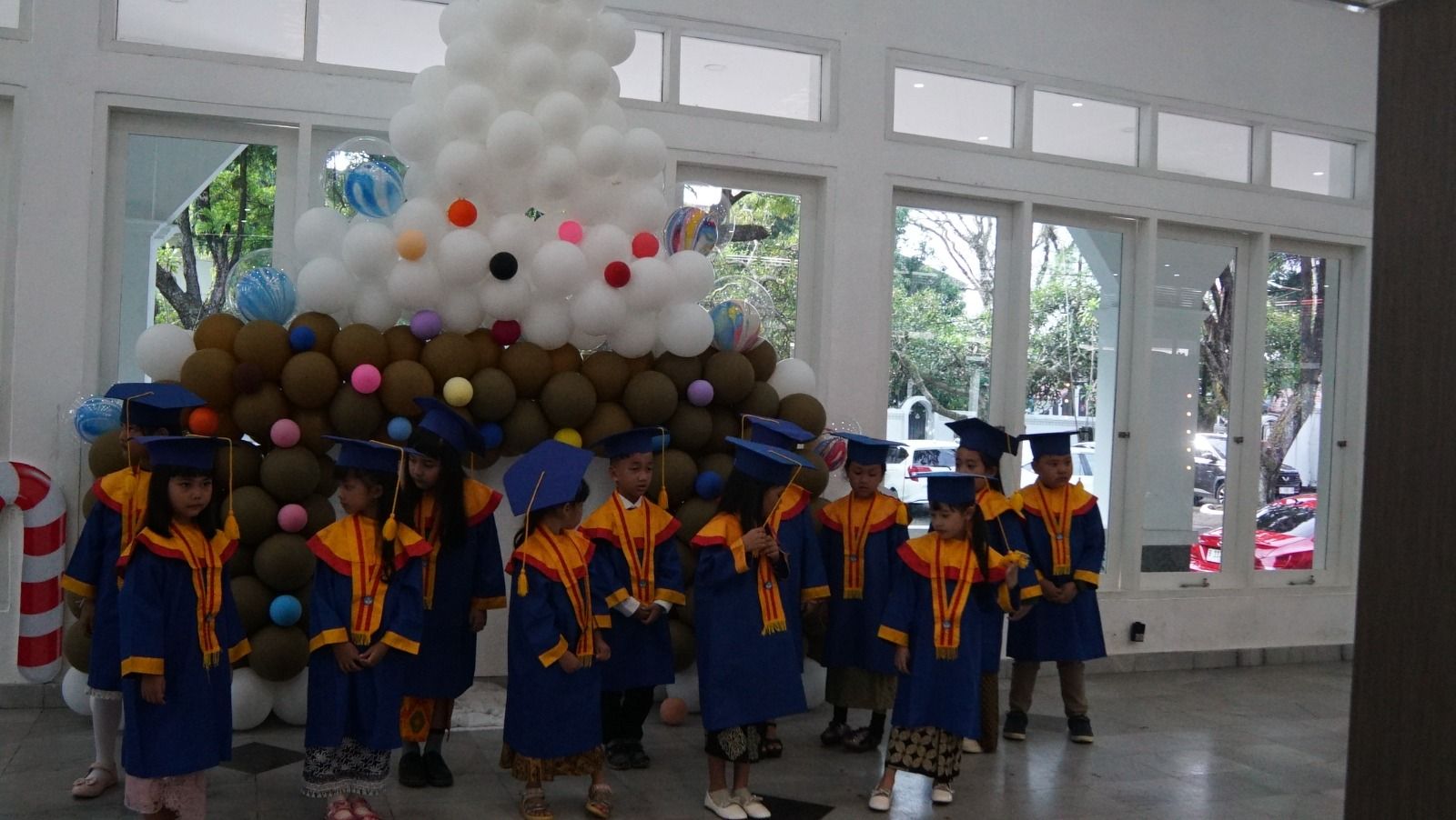 Sekolah Pelangi Garut menggelar acara wisuda bagi siswa-siswi Taman Kanak-Kanak (TK) di Gedung Pendopo Garut, Kecamatan Garut Kota, Kabupaten Garut, Kamis (13/6/2024).