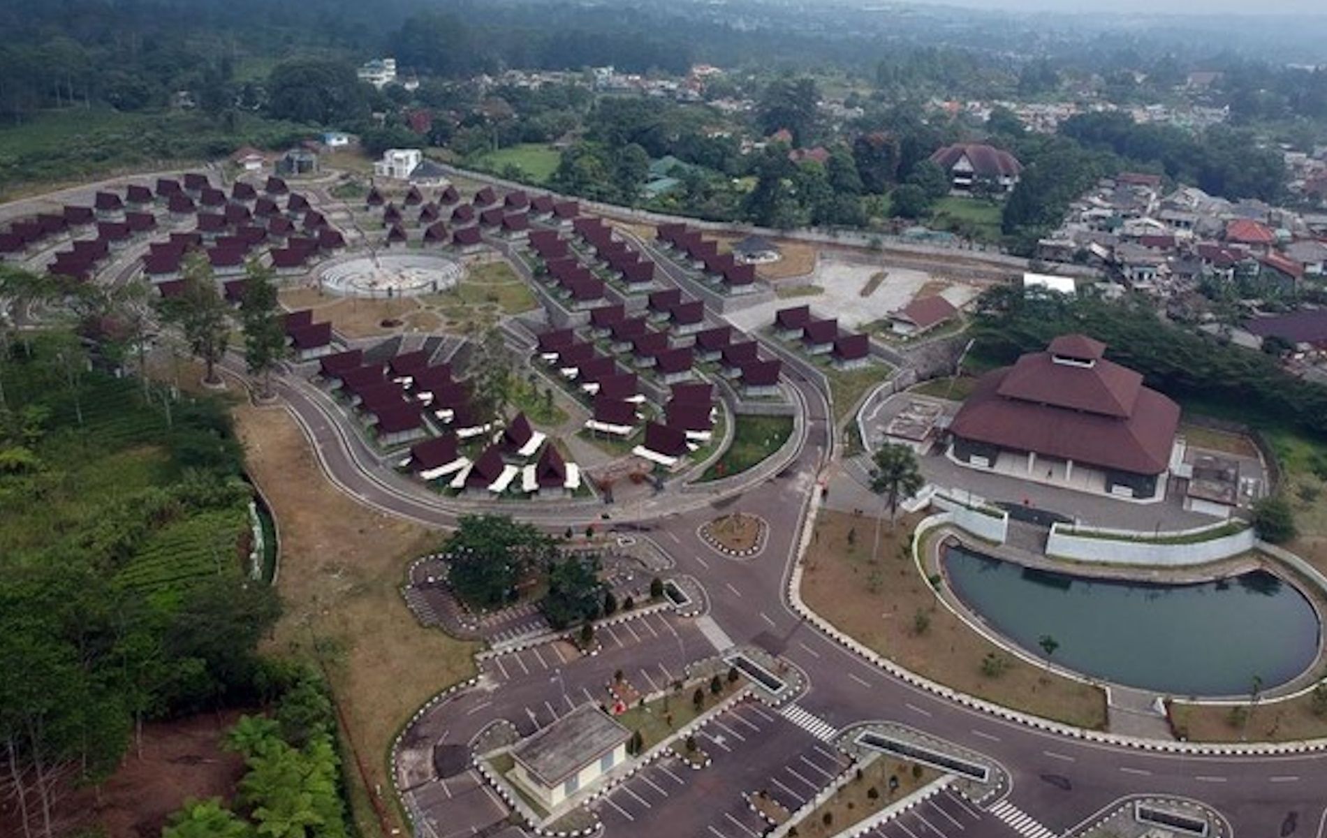 Pemkab Bogor terus berupaya menjadikan Rest Area Gunung Mas Puncak Bogor agar bisa ramai dikunjungi wisatawan yang berlibur di kawasan Puncak dengan cara menggratiskan biaya parkir kendaraan.