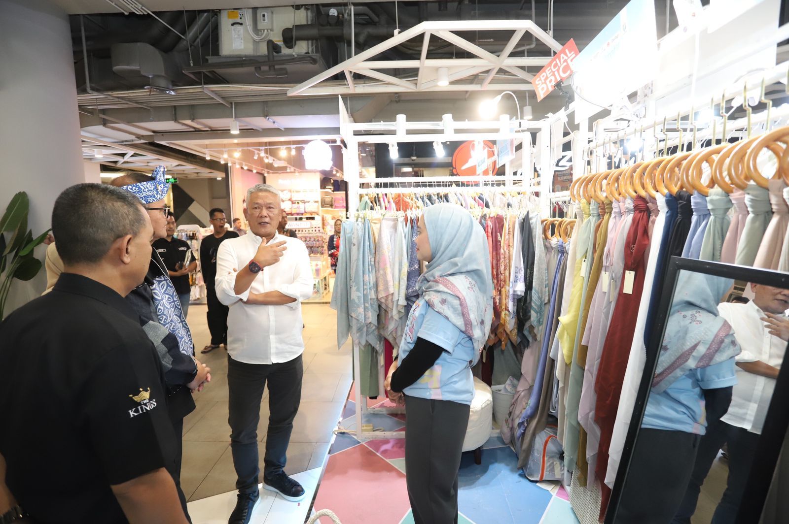 Sensasi Belanja di Pasar Kreatif: Temukan Produk Lokal Unggulan Kota Kembang!