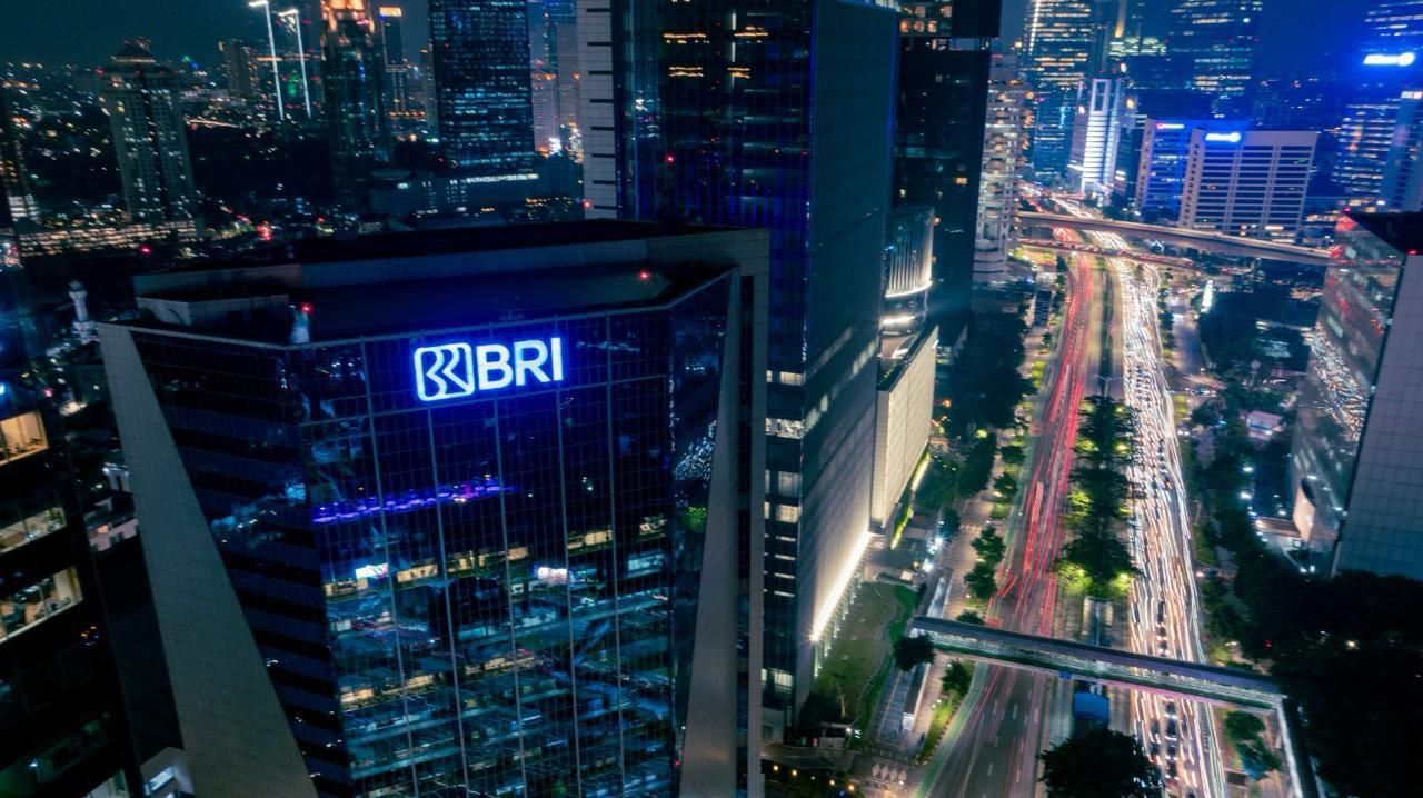 PT Bank Rakyat Indonesia (Persero) Tbk menduduki peringkat teratas diantara 9 perusahaan Indonesia yang dinobatkan Forbes Internasional sebagai perusahaan terbesar di dunia.