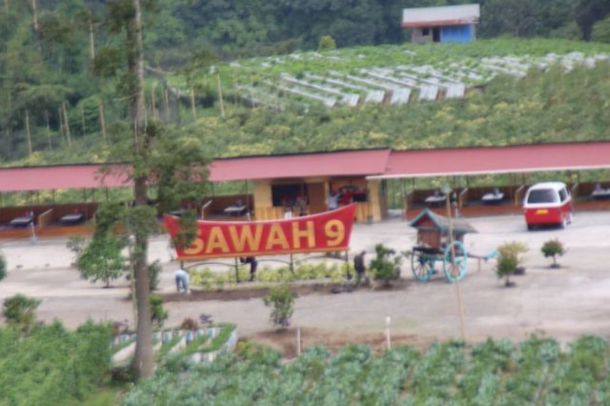 Wisata kuliner Sawah 9 di Tanah Datar yang berada di sebuah lembah di antara tiga gunung di Sumatera Barat.