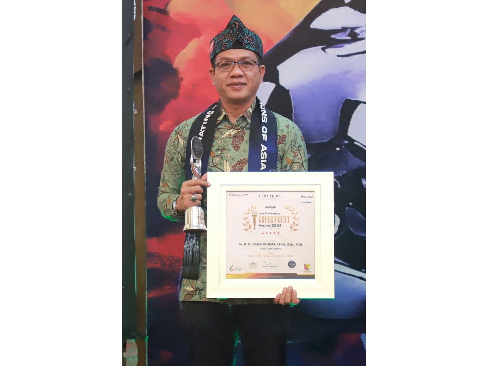 Indonesia Award Magazine, Bupati Bandung Dadang Supriatna (Kang DS) Raih Penghargaan 