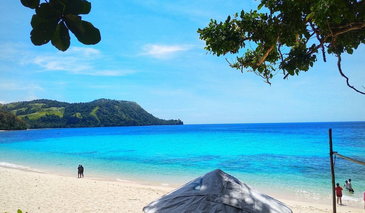 Pantai Paal merupakan salah satu destinasi wisata hits di Sulawesi Utara.