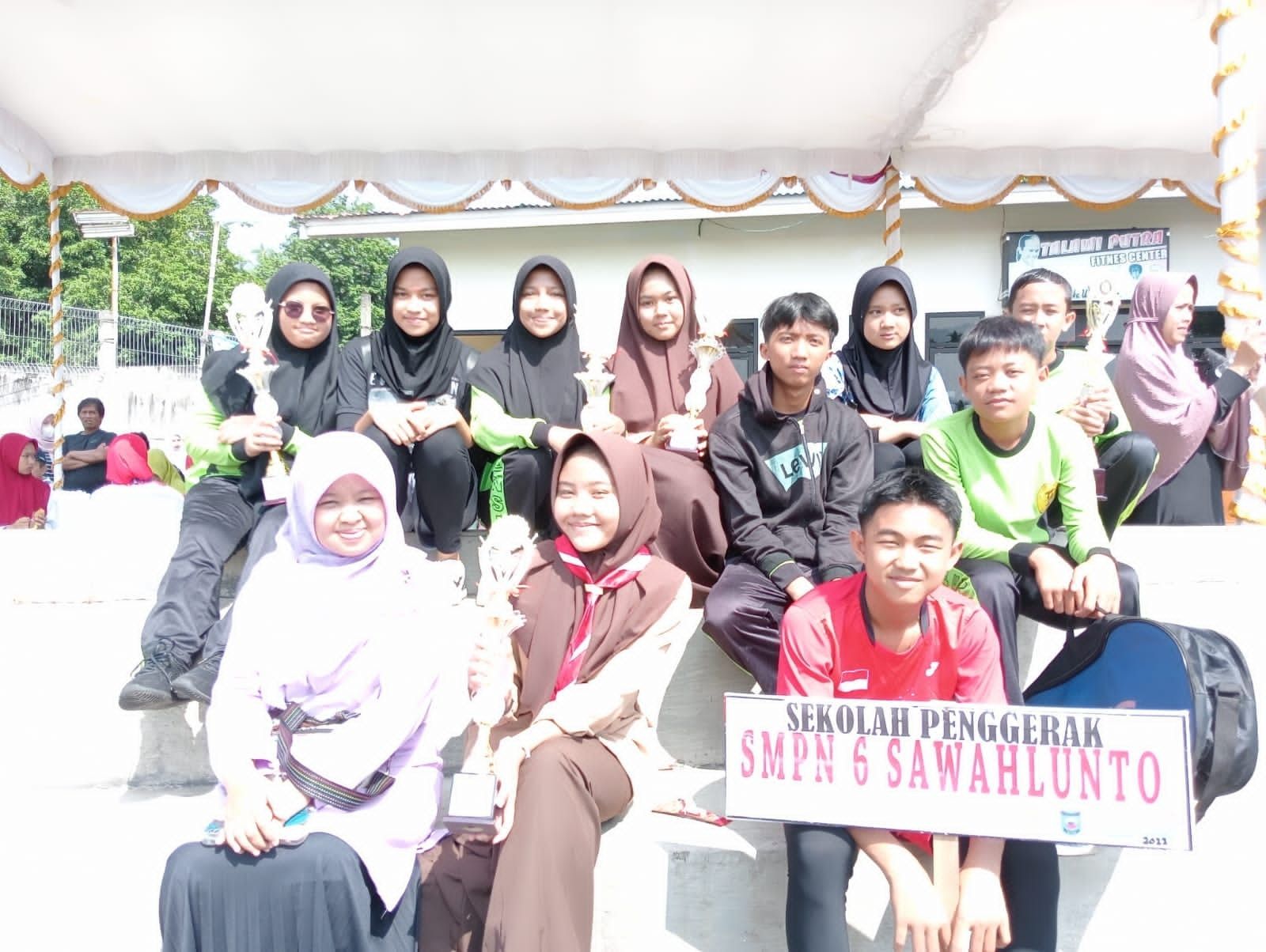 Pelajar SMP Negeri 6 Kota Sawahlunto, yang lolos mewakili kota itu pada ajang O2SN tingkat Provinsi Sumatera Barat