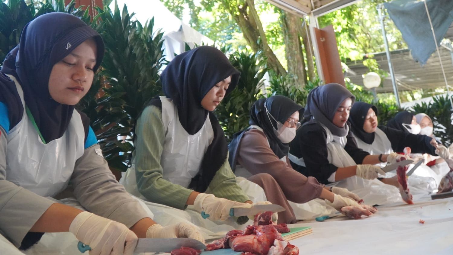 Laznas Rumah Amal Salman dan Masjid Salman ITB pada tahun ini menargetkan 100.000 paket daging kurban untuk diterima warga di pelosok Indonesia.  Dok. Rumah Amal Salman