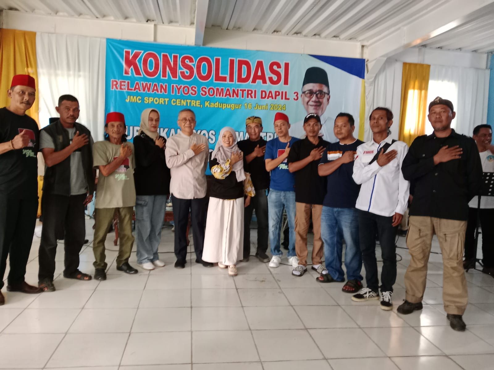 Relawan Forum Relawan Iyos Somantri tengah bertemu dengan calon bupati Sukabumi Iyos Somantr