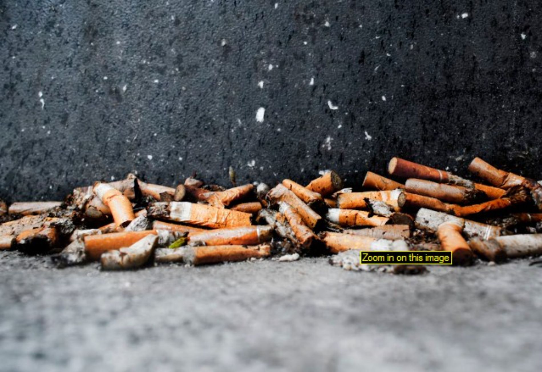Industri tembakau telah lama menggunakan iklan yang glamor untuk menarik perhatian, meski kini iklan rokok sudah dibatasi di banyak negara.