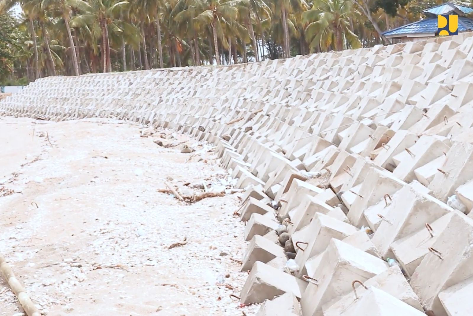 Cegah Abrasi Pantai, Kementerian PUPR Bangun Pengaman Pantai Gelora di Sumbawa.