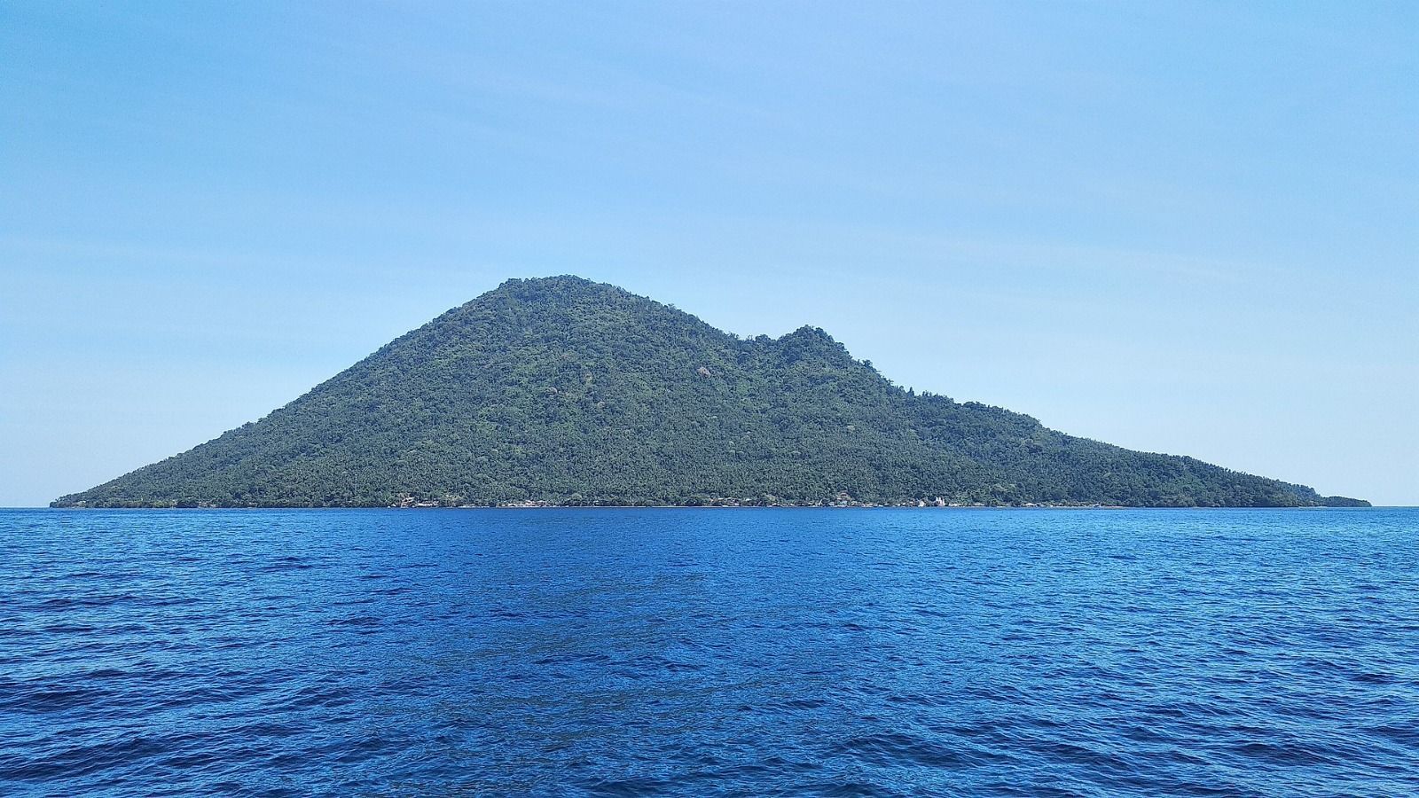 Pulau Manado Tua (Dok: Wikipedia)