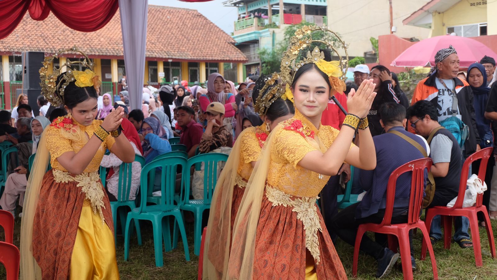 Seni Sunda 'Jaipong' di acara Kaulinan Pasir Eurih 