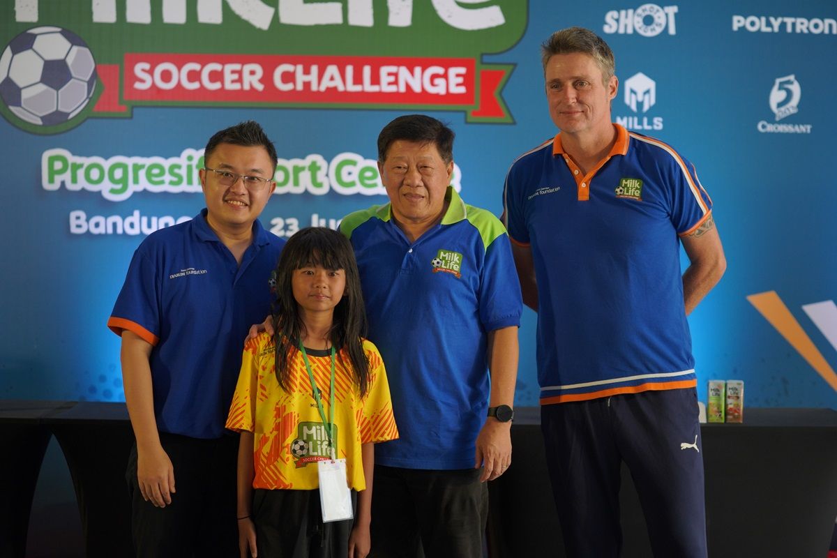 Keren, Ratusan Siswi SD di Bandung Buktikan Kepiawaian Skill Sepak Bola di MilkLife Soccer Challenge 2024