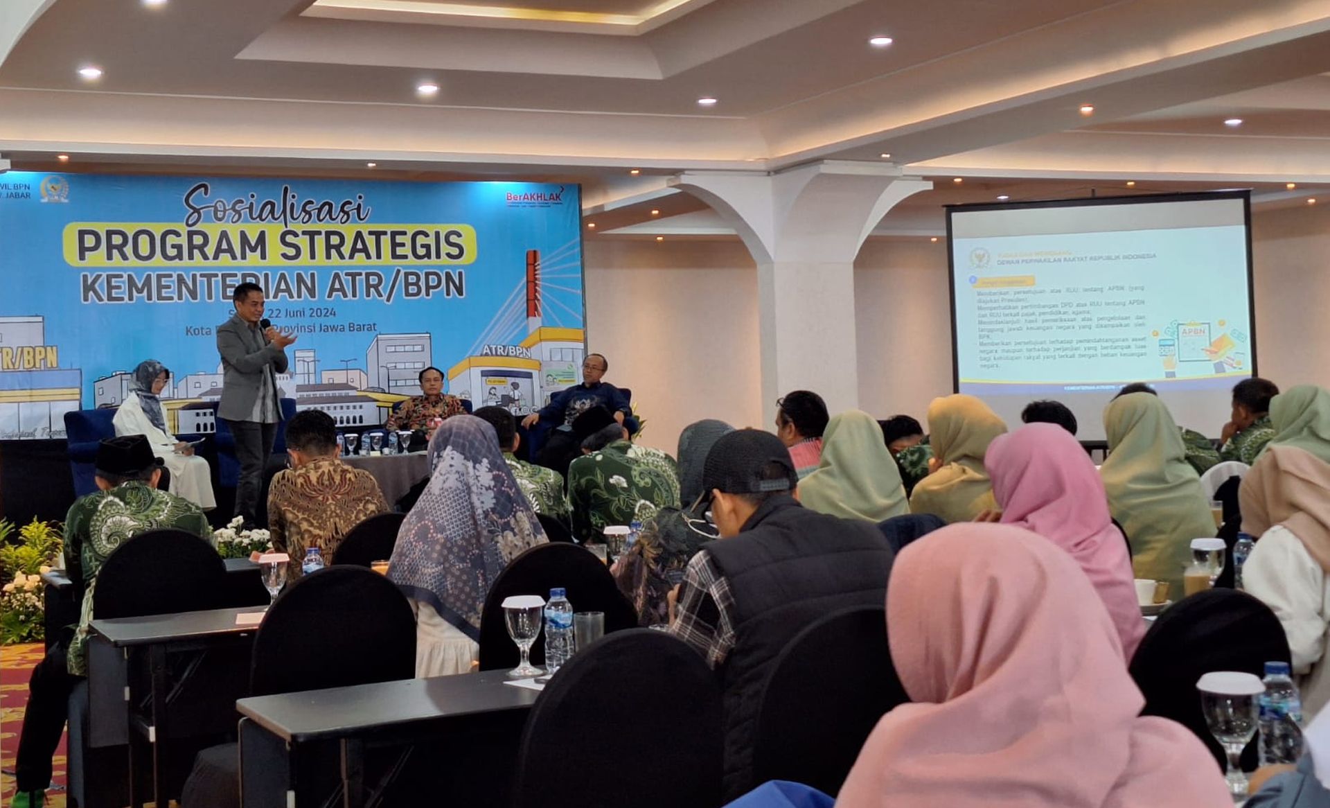 Kantor Pertanahan Jabar gelar Sosialisasi Program Strategis Nasional Kementerian ATR BPN di Kota Bandung, Sabtu 22 Juni 2024 a