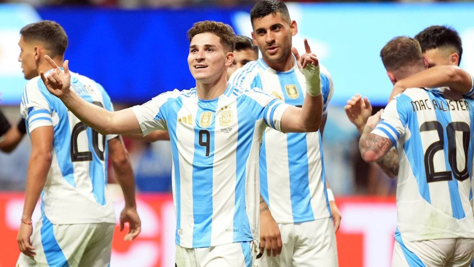 Julian Alvarez (tengah) usai mencetak gol untuk Argentina di Copa America 2024.