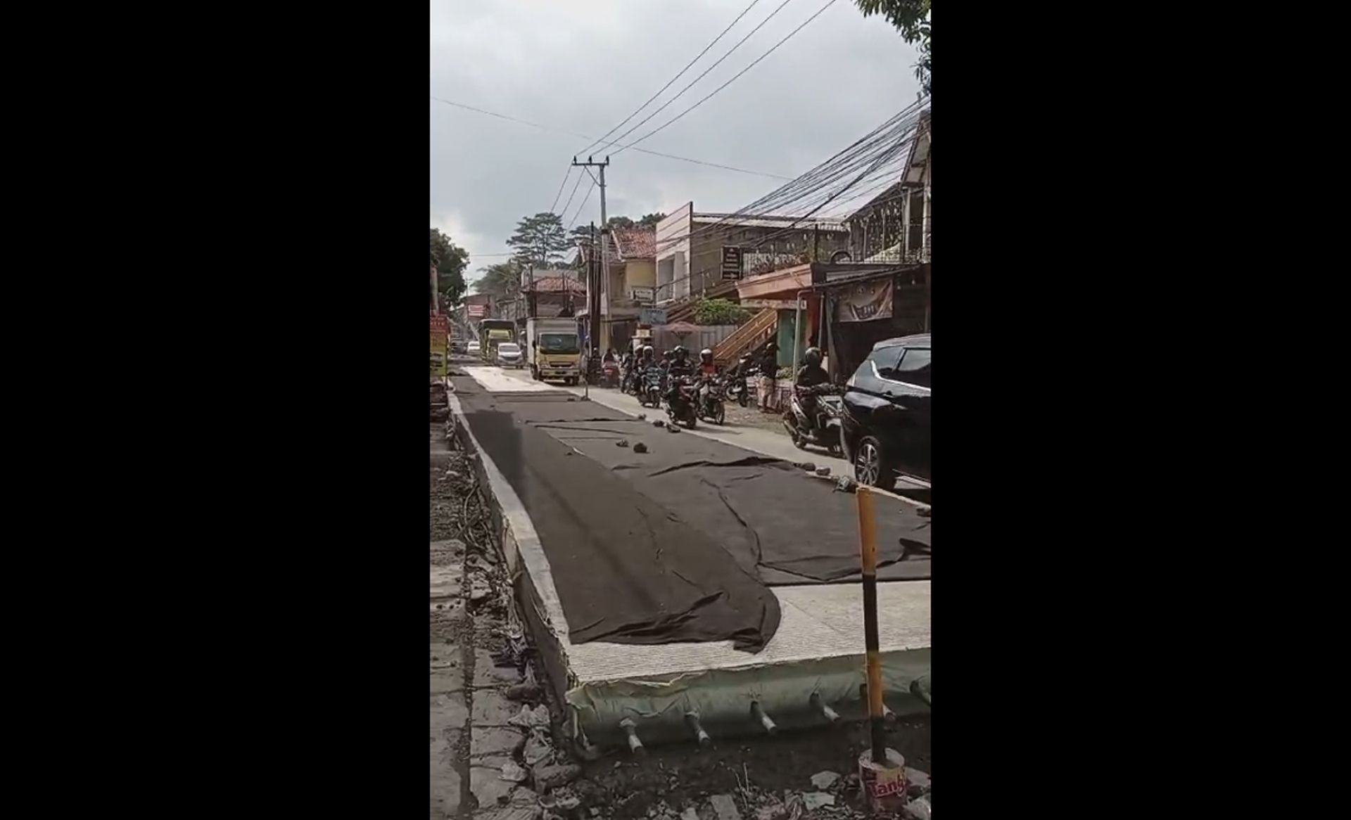 Ada proses betonisasi, Jalan Raya Nanjung Bandung diberlakukan buka tutup satu arah, Rabu 26 Juni 2024