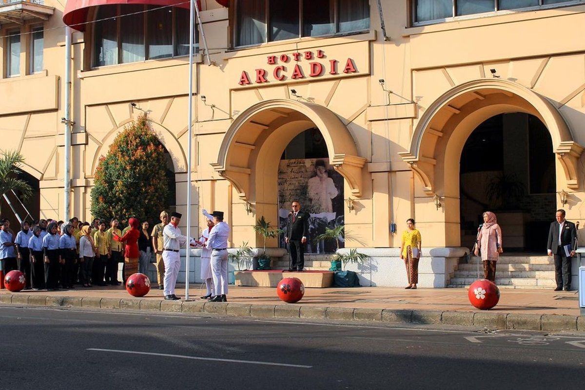 Hotel Arcadia menempati bangunan peninggalan perusahaan perkebunan zaman kolonial Belanda