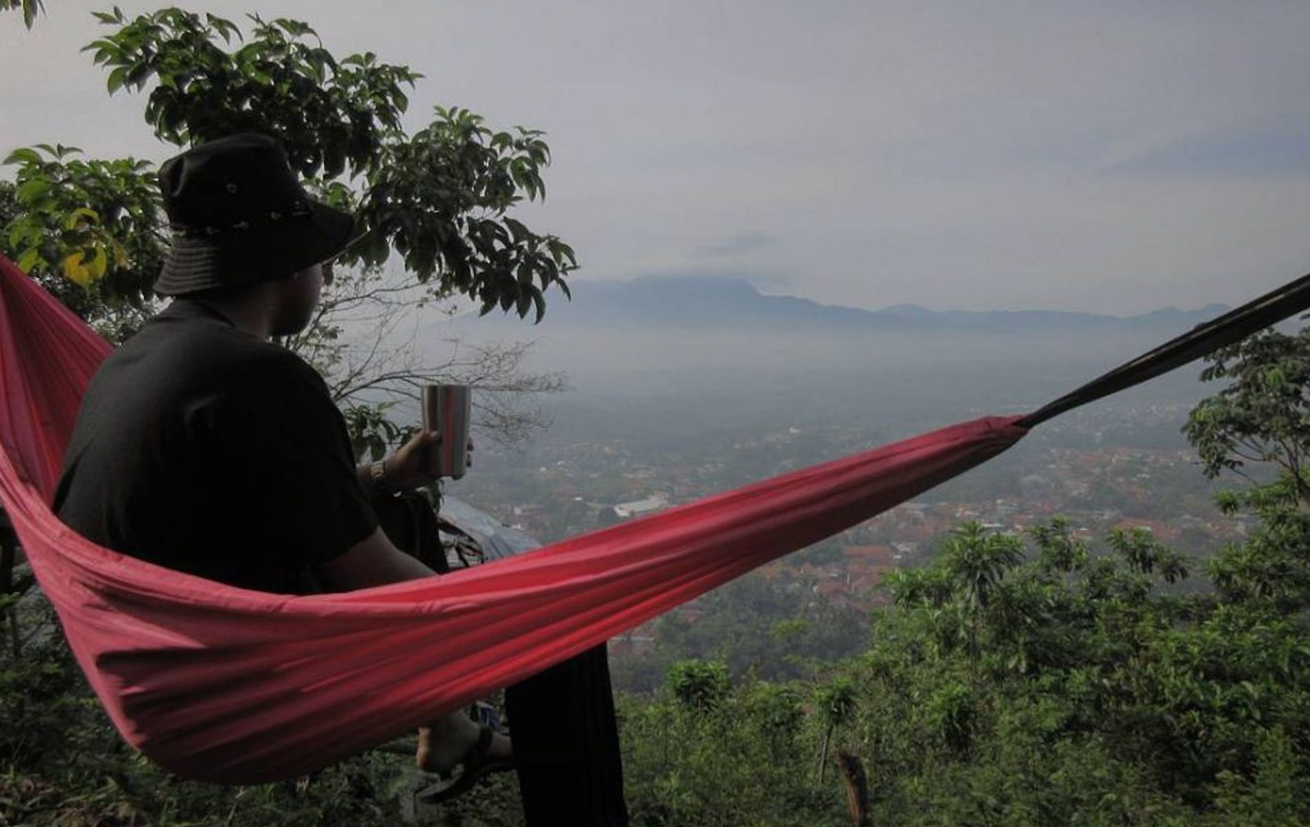 Tempat wisata paling favorit di Bogor 2024, salah satunya Gunung Kapur di wilayah Ciampea.