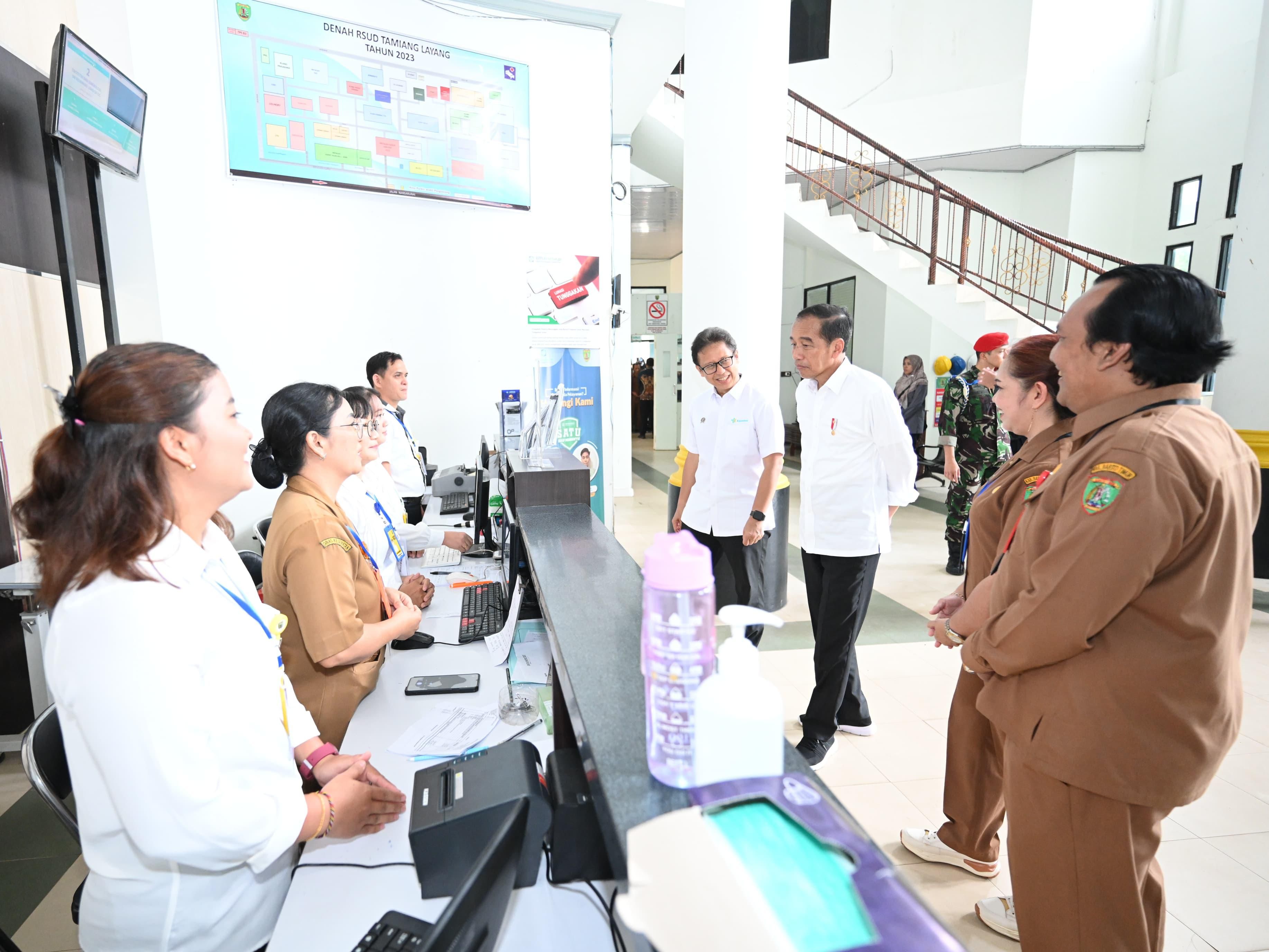 Presiden Joko Widodo mengunjungi Rumah Sakit Umum Daerah (RSUD) Tamiang Layang di Kabupaten Barito Timur pada Kamis, 27 Juni 2024. Foto: BPMI Setpres/Kris